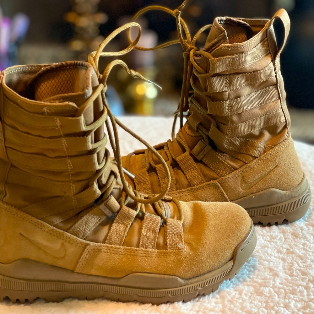 Nike SFS Tactical Boot, Size 5 men’s, Size 6.5 Women
